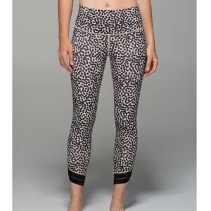 Women Lululemon High Times Pant *Wrap Mesh in Ace Spot Animal Print Size 6
